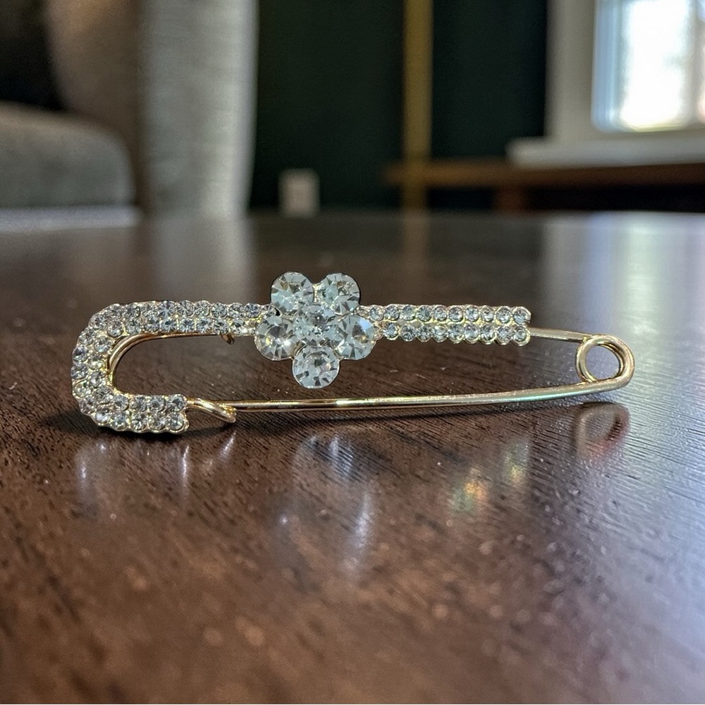 ✨Sparkling Crystal Flower Safety Pin Brooch